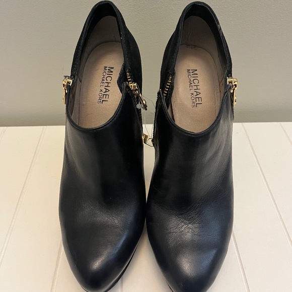 Michael Kors - black and gold heel boots - Picture 3 of 3